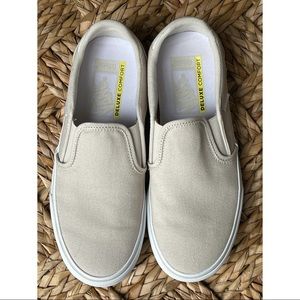 🚨SOLD🚨Deluxe Comfort Vans